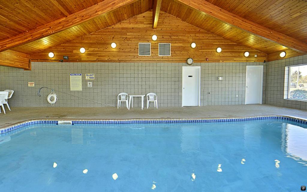 HomeTown Inn photo