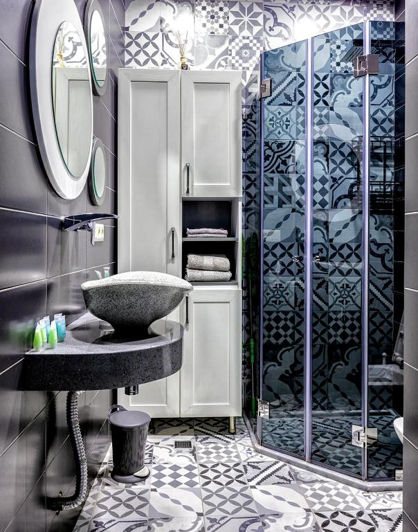 Old Walls 2, Tbilisi