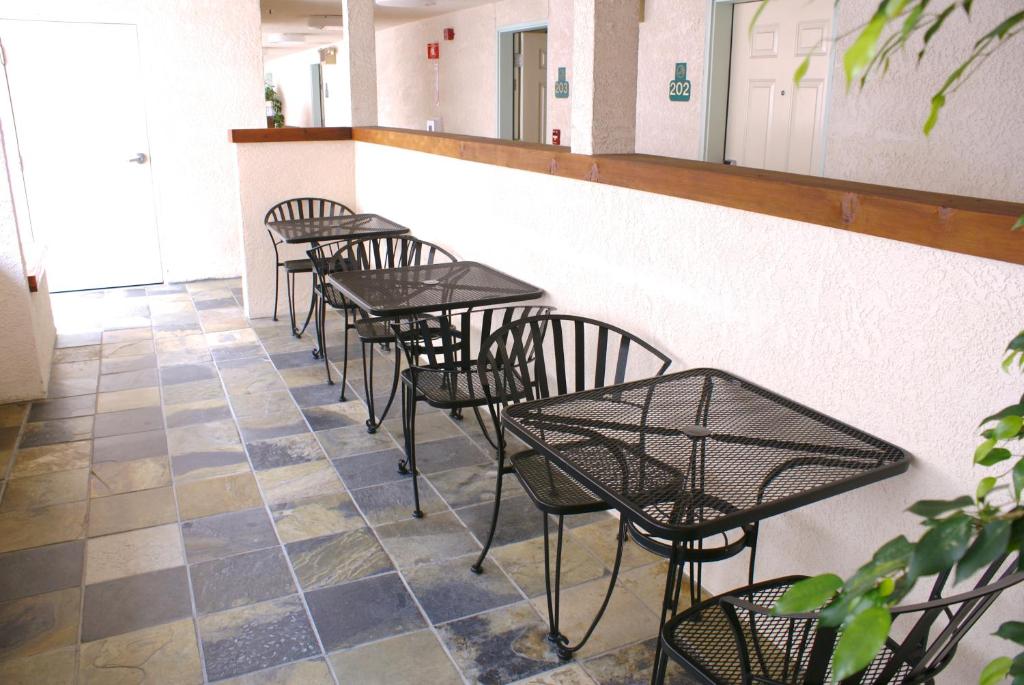 Airport Inn photo