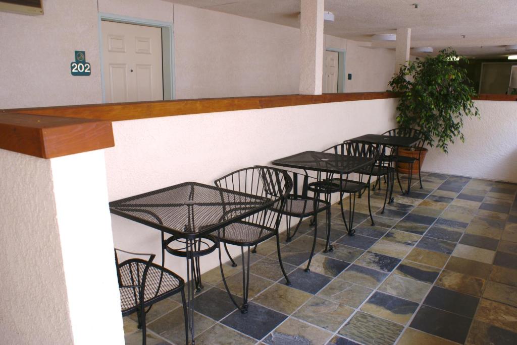 Airport Inn photo