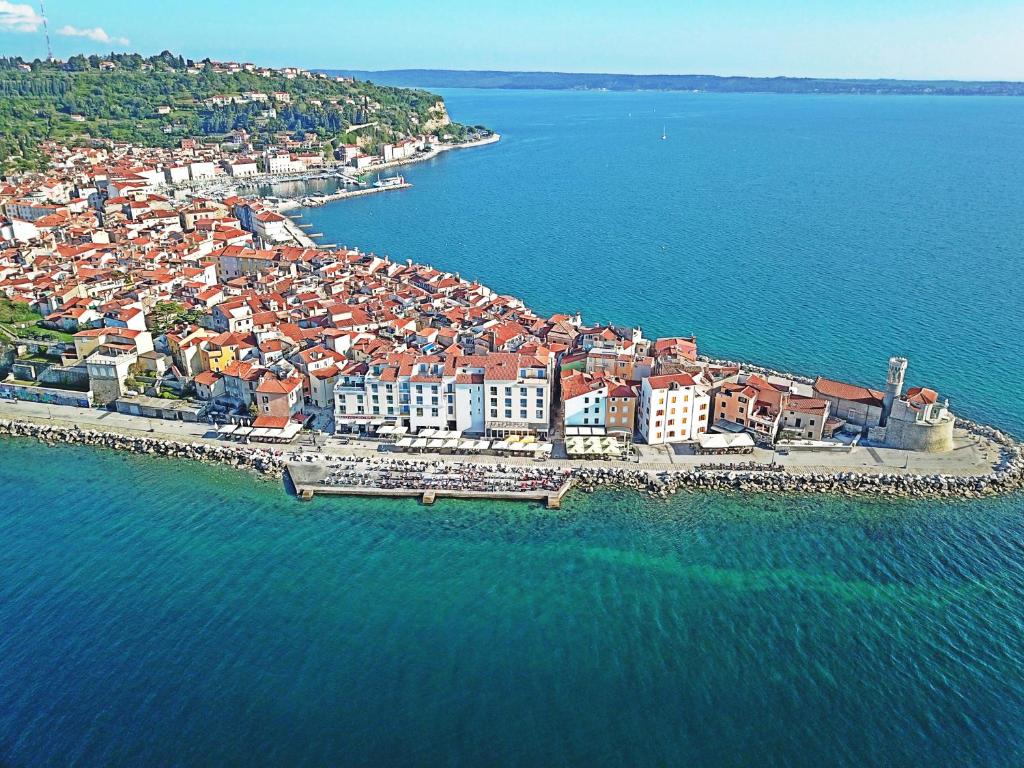 Ribiska hisa - Old Piran Fisherman's House photo
