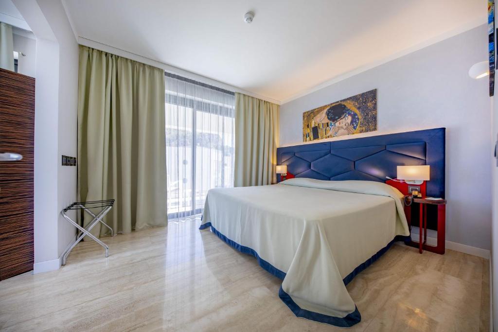 Victoria Palace Cefalù — Hotel rooms in Cefalù, Sicily