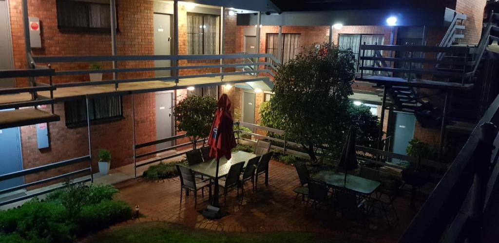 Mahogany Motel photo