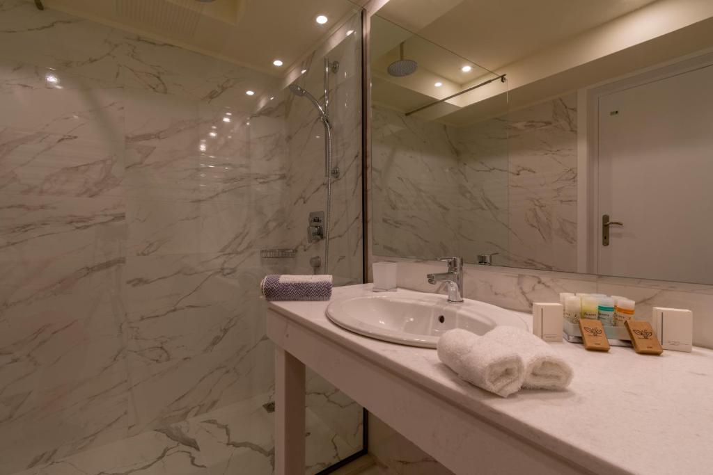 Ibiscus Corfu Hotel — Hotel rooms in Roda, Ionian Islands
