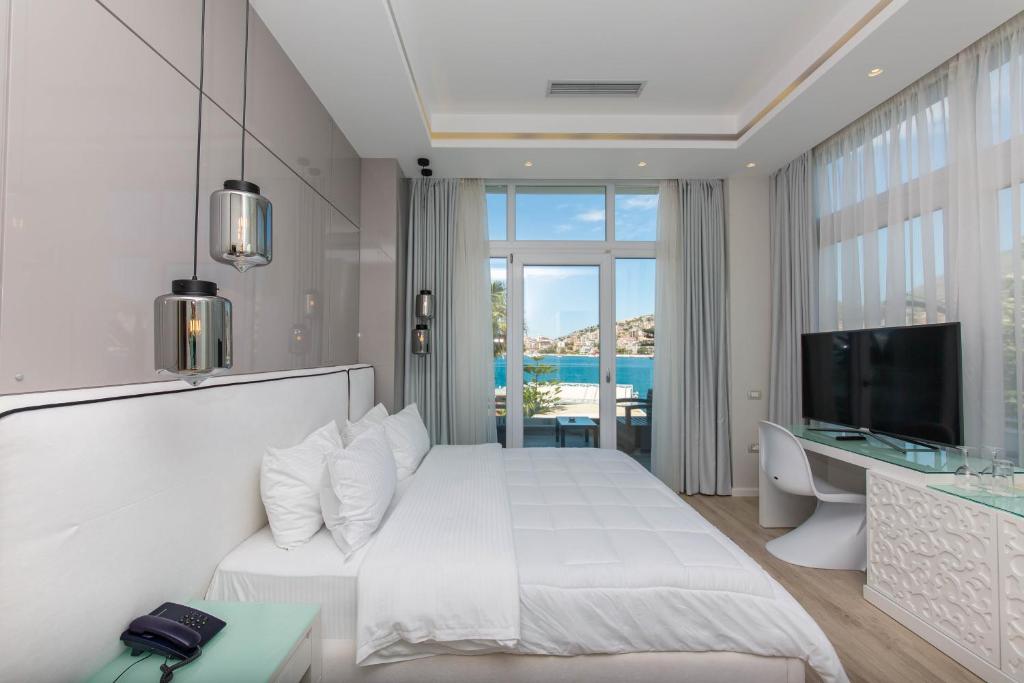 Demi Hotel — Hotel in Saranda