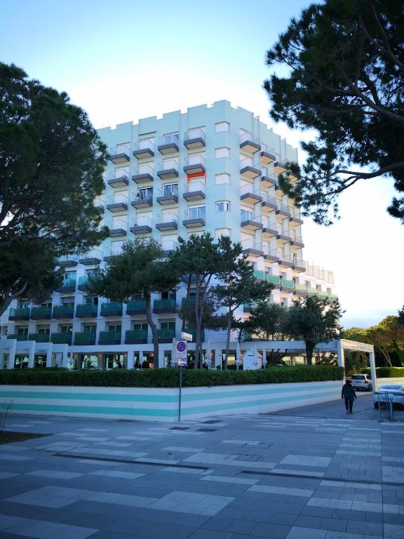 International Beach Hotel photo