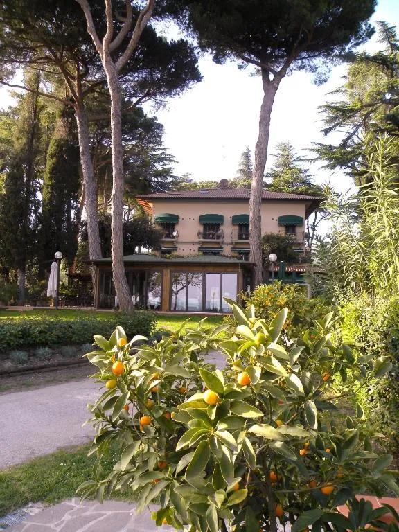 Hotel Kursaal, hotel v destinaci Passignano sul Trasimeno