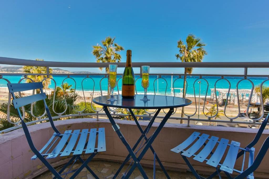 SEA FRONT SUITE - Panoramic View with Terrace - 85 m — Hotel in Nice