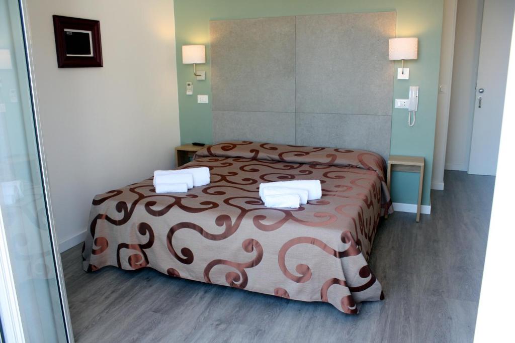 Hotel Helga - 2