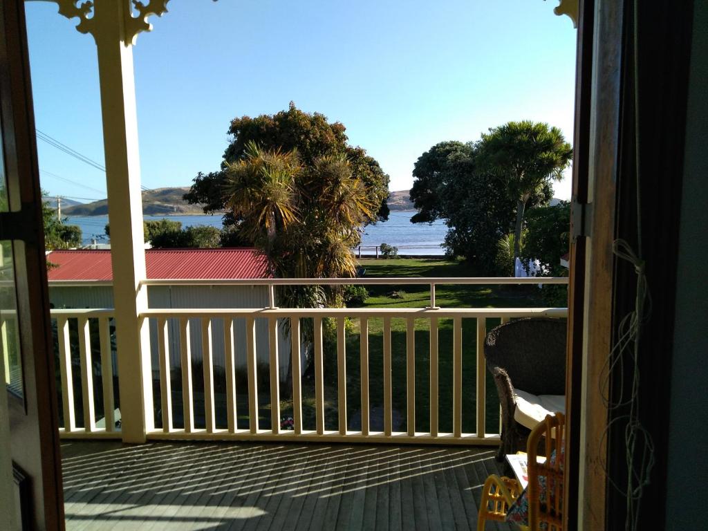 Brony's Beachfront-Short and Long Term Stays photo