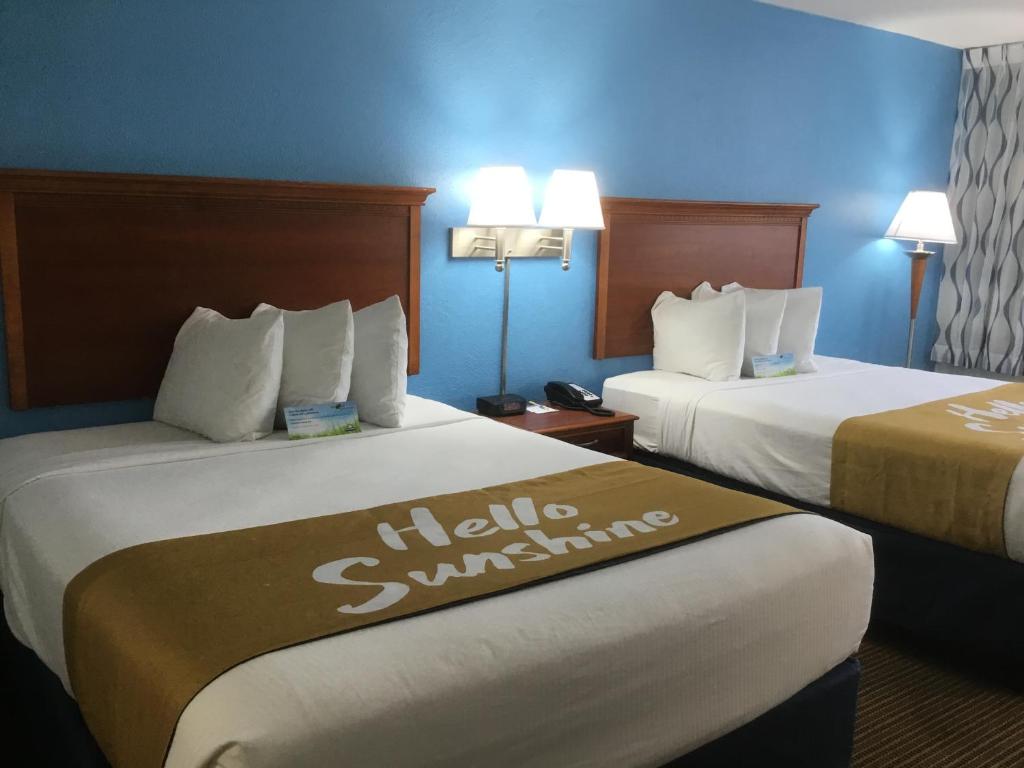 Days Inn & Suites by Wyndham Tallahasee Conf Center photo