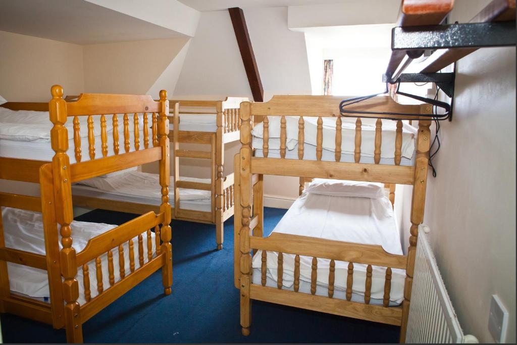6-Bed Mixed Dormitory Room