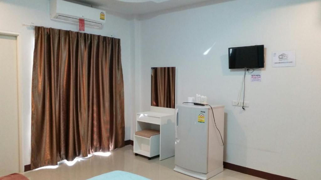 Shared lounge/TV area