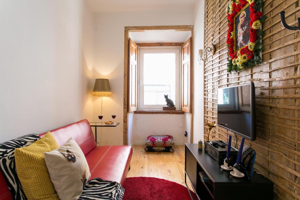ALTIDO Chic 1-bed Apt moments to Luis de Camões Sq photo