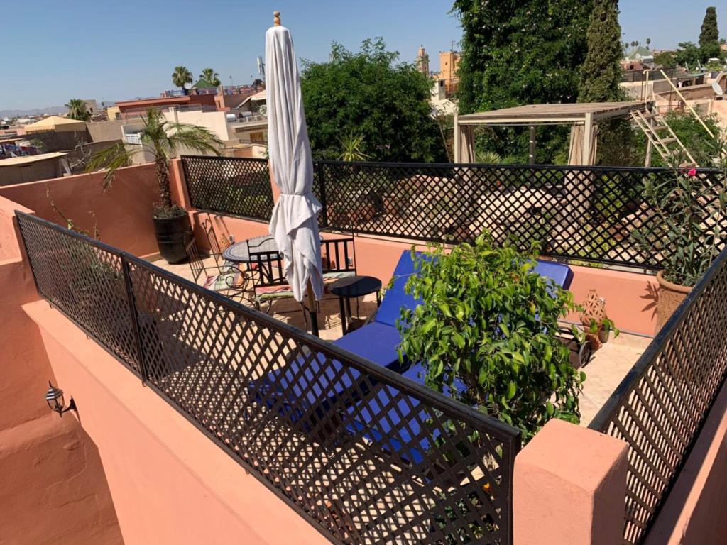 리야드 아바카 바이 갈리 (Riad Abaka by Ghali)