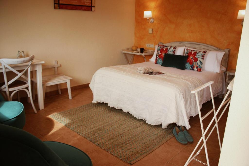 Hotel Sant Joan — Hotel rooms in Palamos, Catalonia