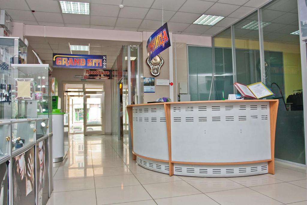 Front desk [24-hour]