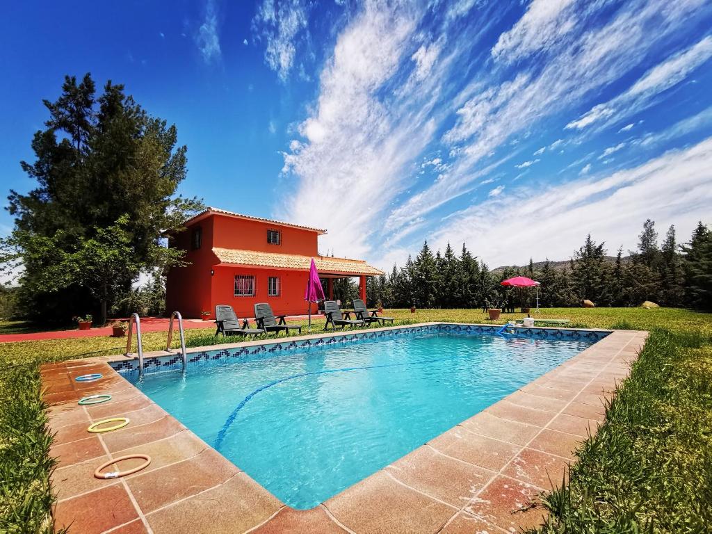 CHALET GIRALDA con piscina privada — Hotel in Pizarra