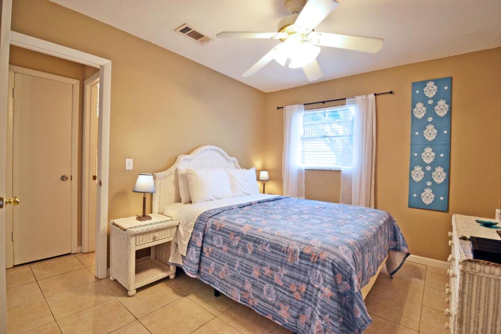 Paradise Beach - East 2414 photo