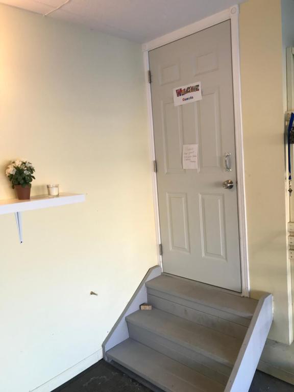 Self check-in spacious apartment with full Kitchen photo