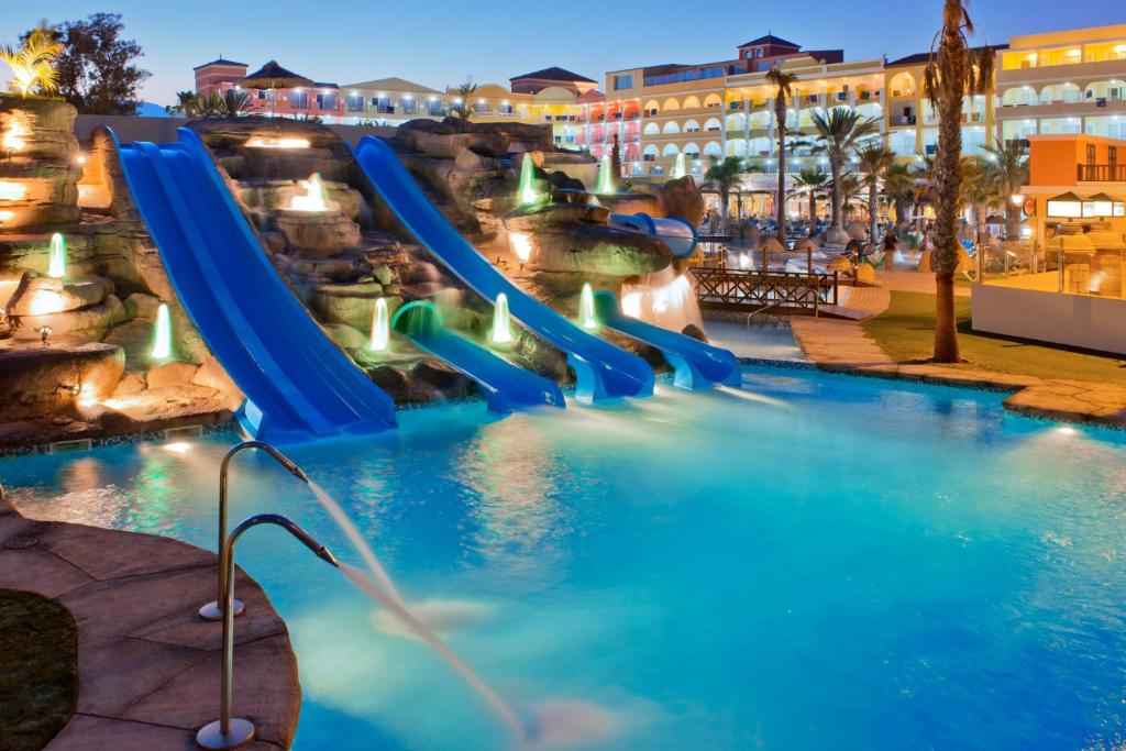 Mediterraneo Bay Hotel & Resort — Swimming pool in Roquetas de Mar, Andalusia