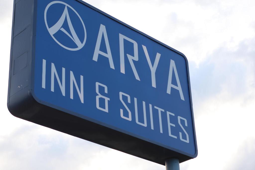 Arya Inn And Suites Photo 10