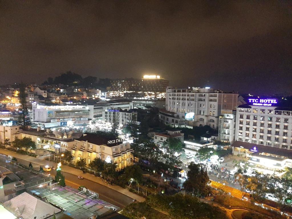 DẠ LAN HOTEL