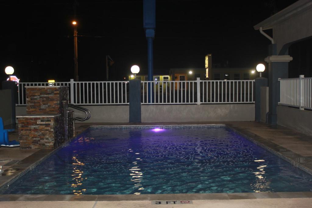 Swimming pool, Americas Best Value Inn Port Aransas in Port Aransas (TX)