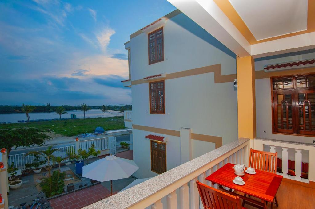 Riverside Sunset Homestay Hoi An