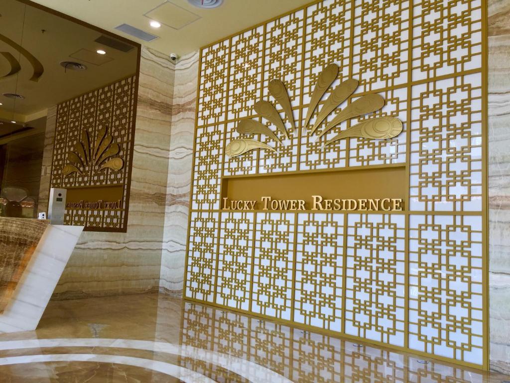 Lucky Tower Residence 2BR Top Floor Condo — Hotel in Jakarta