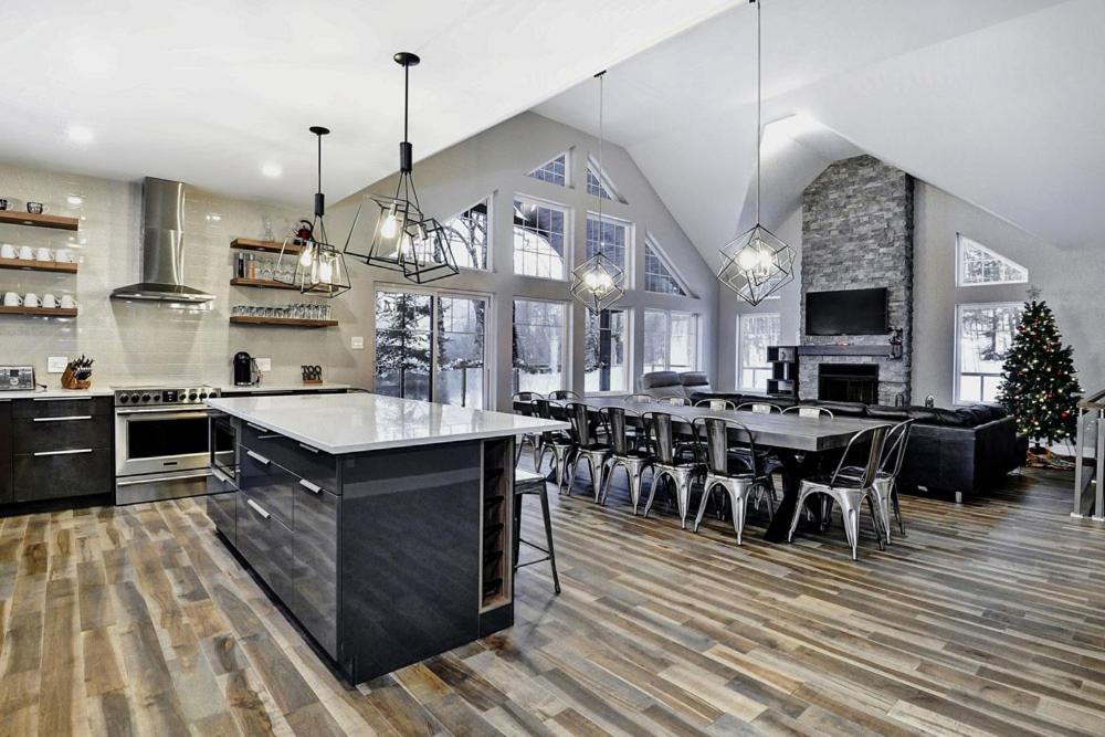 Chalet 06 Chemin Blanc by Les Chalets Alpins, Stoneham