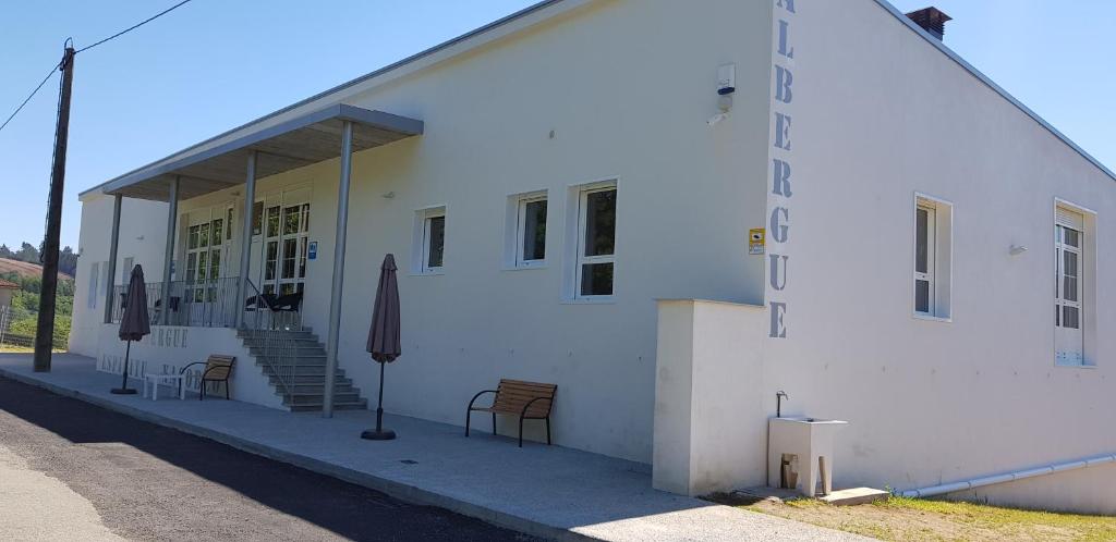 Albergue Espiritu Xacobeo — Hotel in El Pino