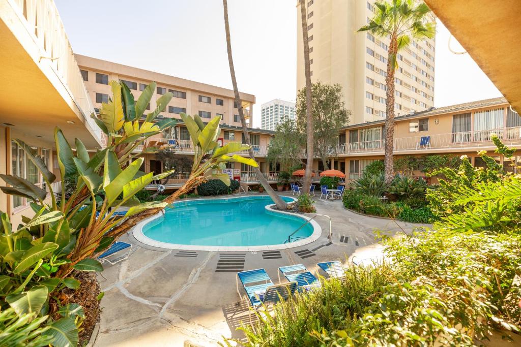 Exterior view, Cal Mar Hotel Suites in Los Angeles (CA)