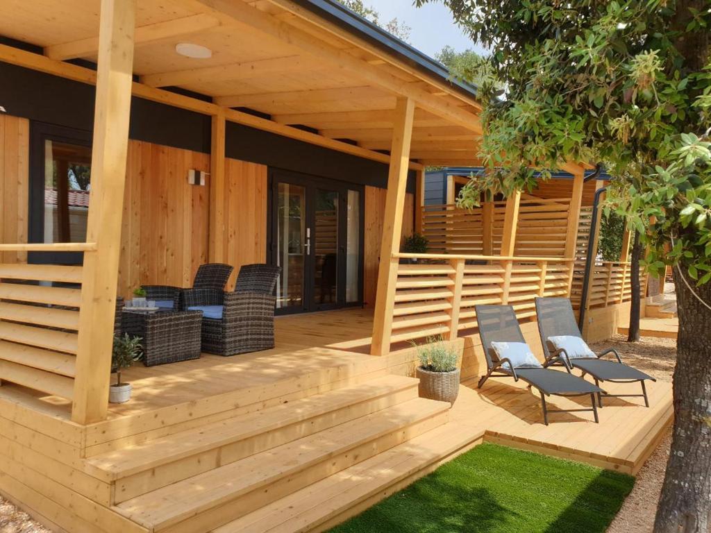 Mobile Home Starfish V Camp Soline — Hotel in Biograd na Moru