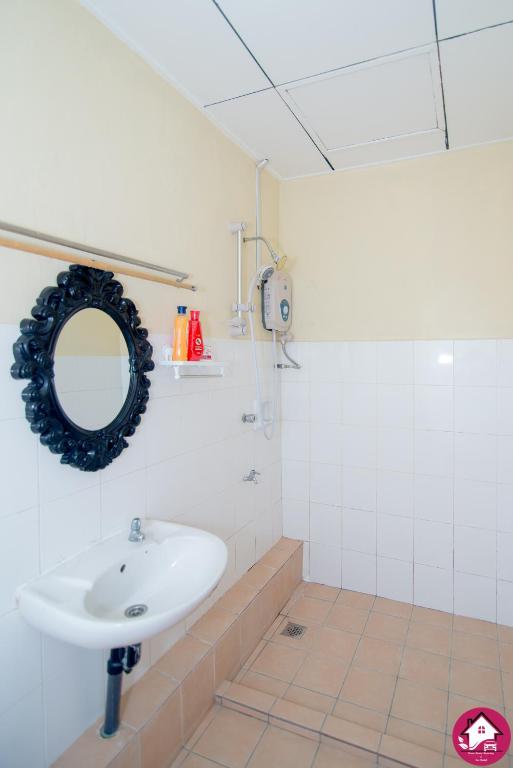 BUDGET spacious family homestay Kota Kinabalu photo