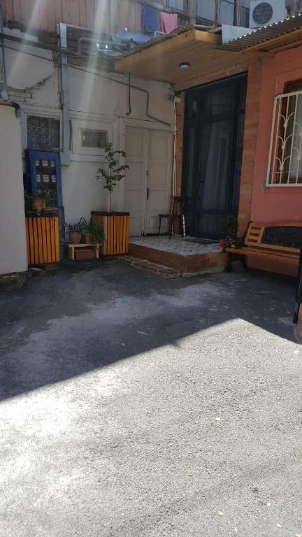 Tiflis Hut photo