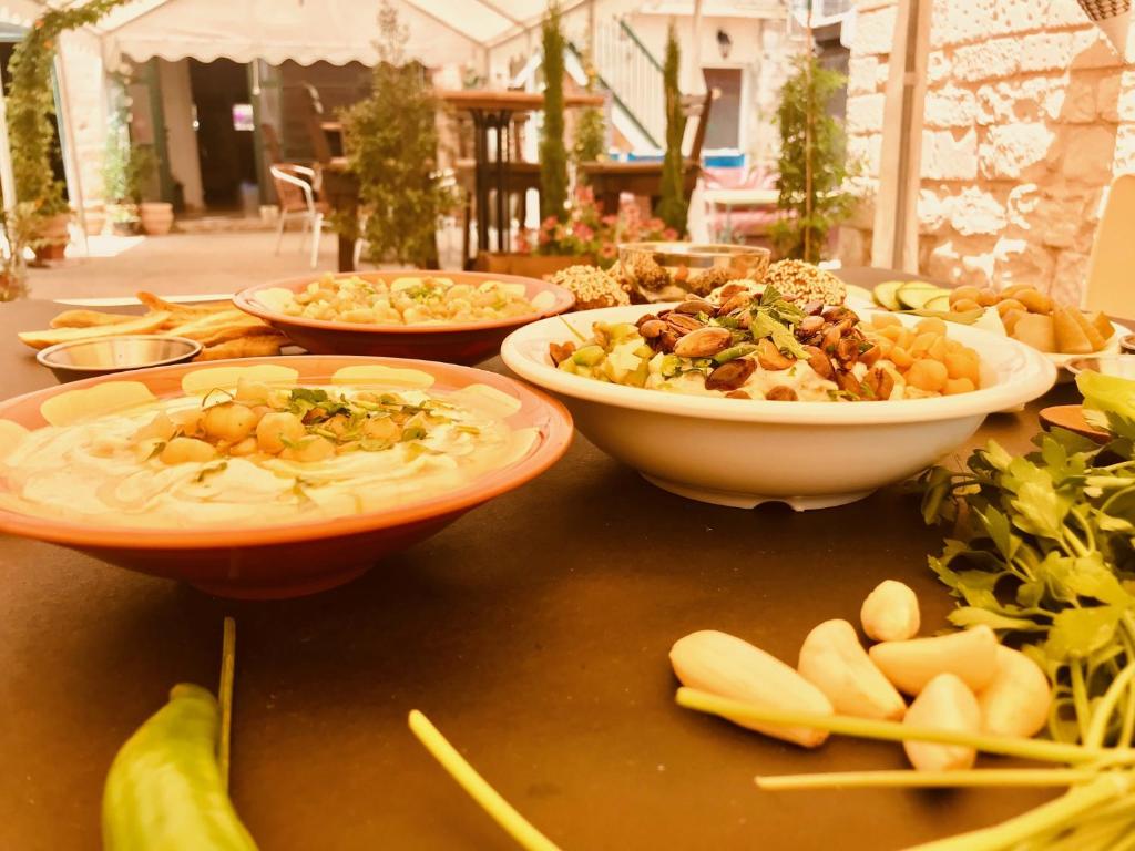 Food and beverages, Al Yakhour Hostel in Haifa