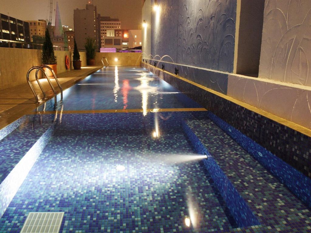 スイミングプール