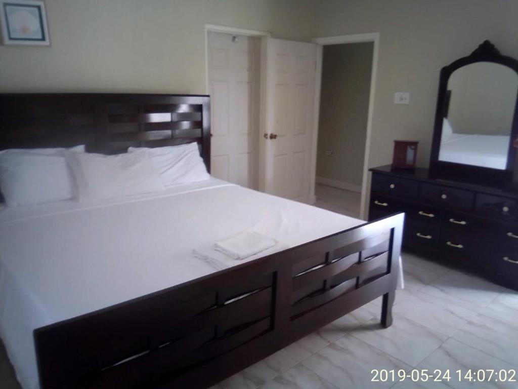 Eve's Rockaway Villa photo