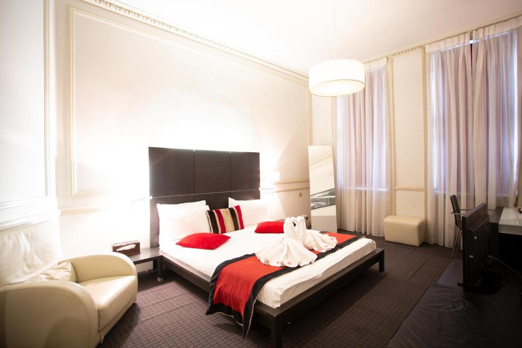 London The Sumner Hotel room