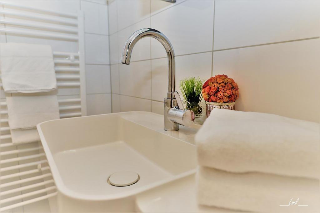 Hotel Carinthia Velden photo