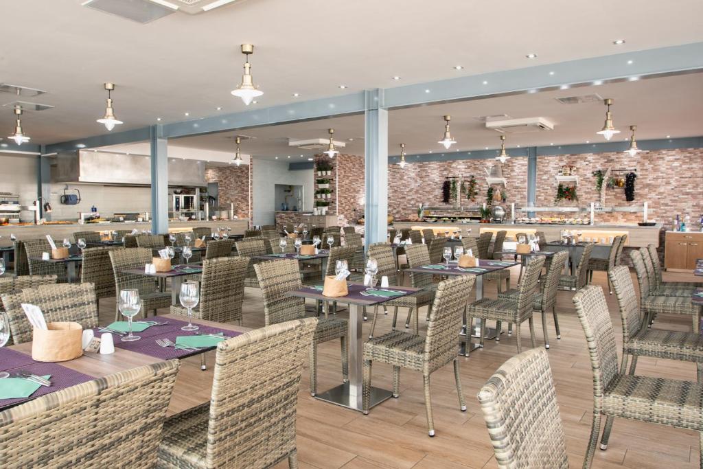 HL Rio Playa Blanca — Restaurant & bars in Playa Blanca, Canary Islands