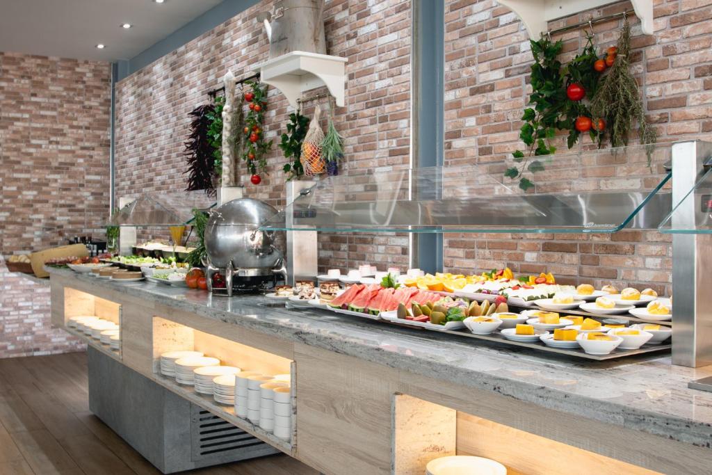 HL Rio Playa Blanca — Restaurant & bars in Playa Blanca, Canary Islands