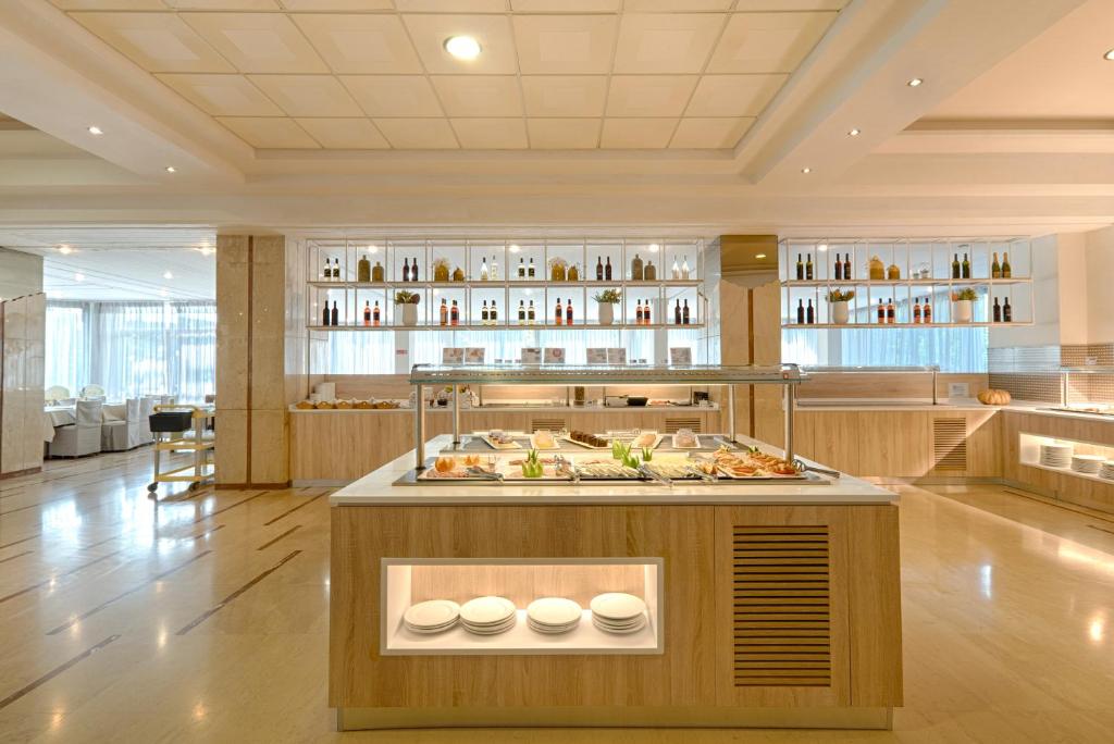 Livadi Nafsika Hotel — Restaurant & bars in Dassia, Ionian Islands