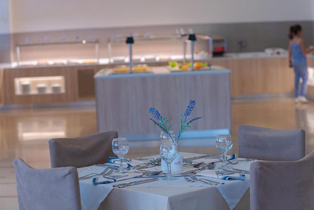 Livadi Nafsika Hotel — Restaurant & bars in Dassia, Ionian Islands