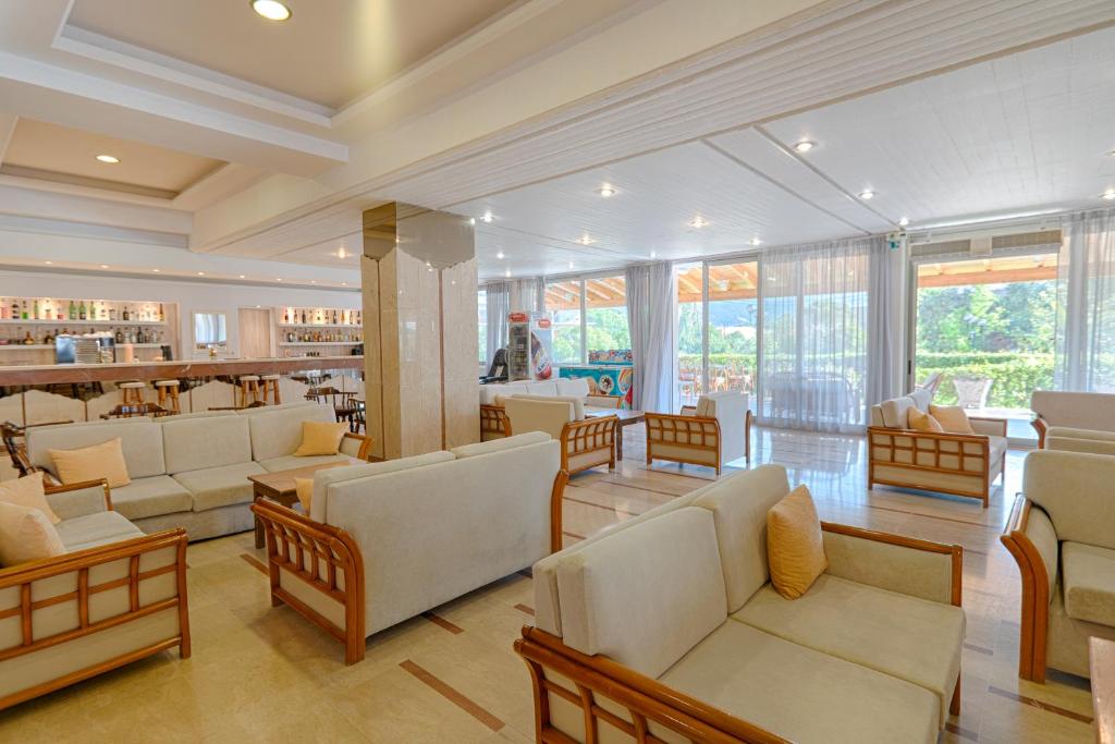 Livadi Nafsika Hotel — Restaurant & bars in Dassia, Ionian Islands