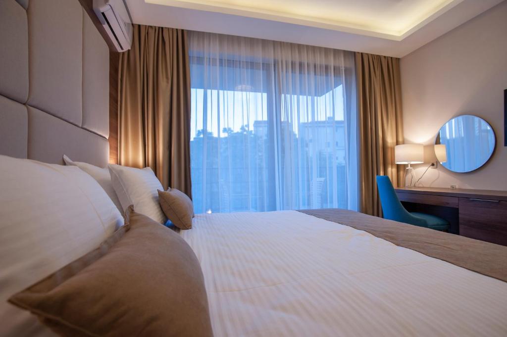 Hotel Twelve by Aycon - 5