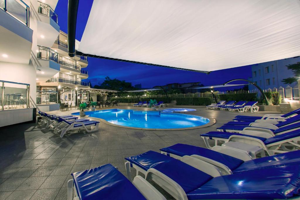 Family Hotel Adena photo