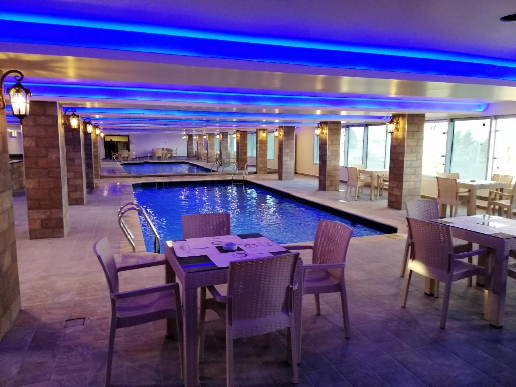 Seven Days Hotel photo