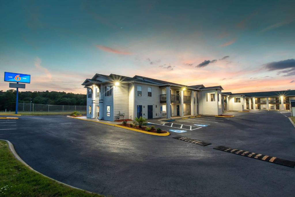 Motel 6-Greenville, SC - I-85 Near Downtown — Hotel in Hodges